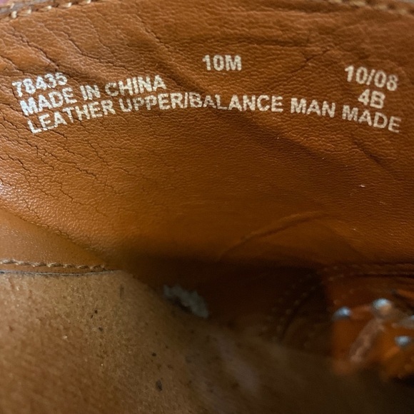 CLARKS Mules Slip on Shoes Camel color Etched design Small heel Size 10 Medium - Picture 9 of 9